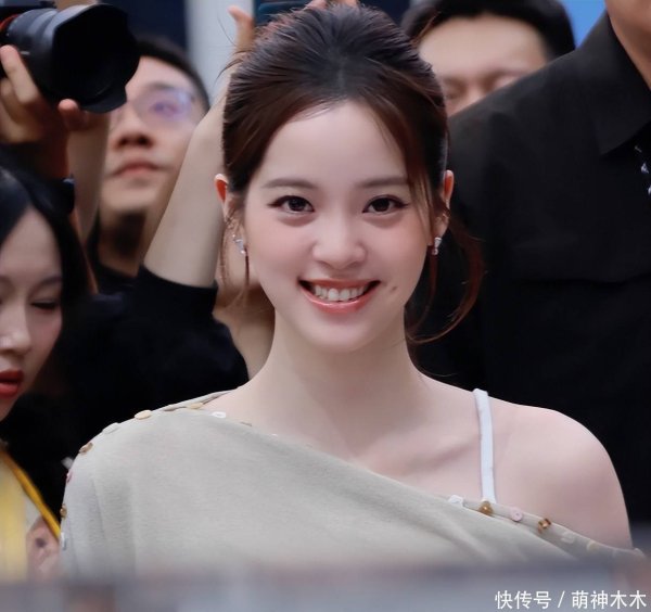 路易泽 网友拉表！欧阳娜娜转发缺席评论区沦陷，周杰伦蔡依林也遭质问